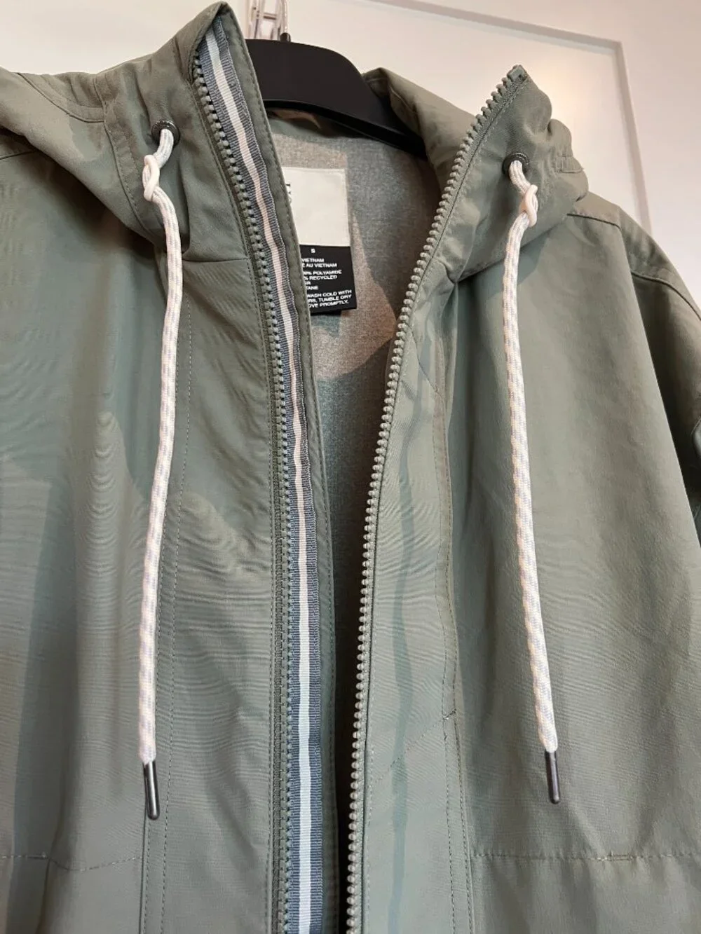 Vuori Elijo Rain Jacket Women's Rain Jacket Laurel or Pistachio Green Small - Picture 9 of 11
